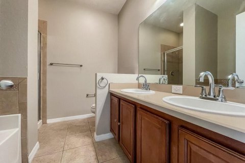 Villa ou maison à louer à New Port Richey, Floride: 4 chambres, 182.83 m2 № 2406275 - photo 11