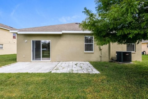 Villa ou maison à louer à New Port Richey, Floride: 4 chambres, 182.83 m2 № 2406275 - photo 16