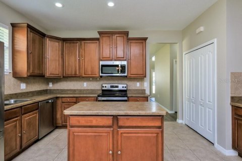 Villa ou maison à louer à New Port Richey, Floride: 4 chambres, 182.83 m2 № 2406275 - photo 7