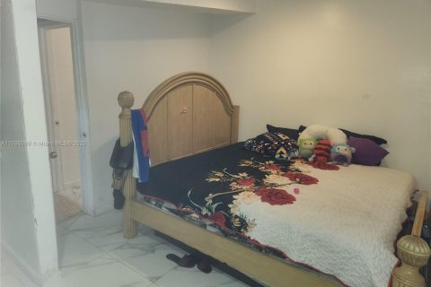 House in Miami, Florida 3 bedrooms, 126.72 sq.m. № 1860997 - photo 10
