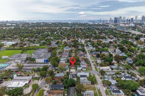 Casa en alquiler en Miami, Florida, 2 dormitorios, 92.9 m2 № 2047046 - foto 20