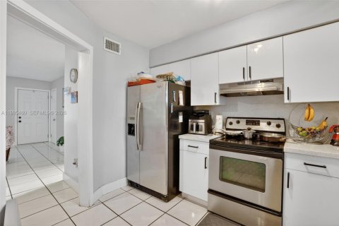 Casa en alquiler en Miami, Florida, 2 dormitorios, 92.9 m2 № 2047046 - foto 11