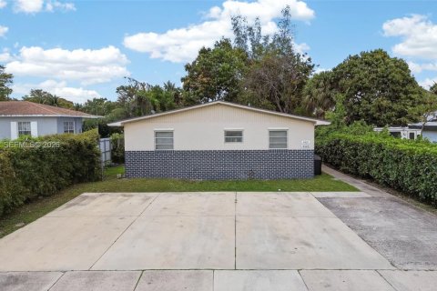 Casa en Miami, Florida 2 dormitorios, 92.9 m2 № 2047046