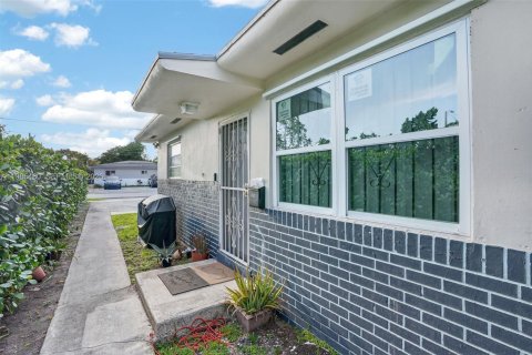 Casa en alquiler en Miami, Florida, 2 dormitorios, 92.9 m2 № 2047046 - foto 4