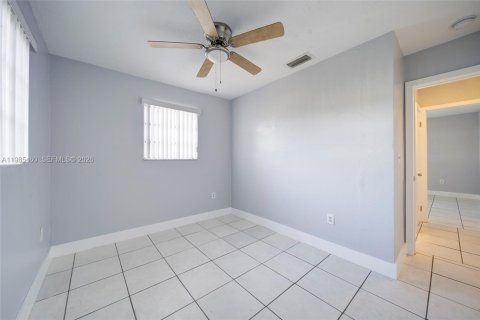 Casa en alquiler en Miami, Florida, 2 dormitorios, 92.9 m2 № 2047046 - foto 16