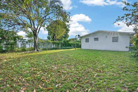 Casa en alquiler en Miami, Florida, 2 dormitorios, 92.9 m2 № 2047046 - foto 18