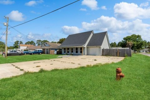 House in Mary Esther, Florida 3 bedrooms, 118.91 sq.m. № 562181 - photo 1