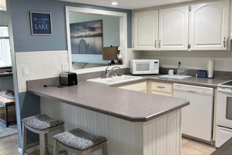Townhouse in Sebring, Florida 2 bedrooms, 139.82 sq.m. № 2098183 - photo 6