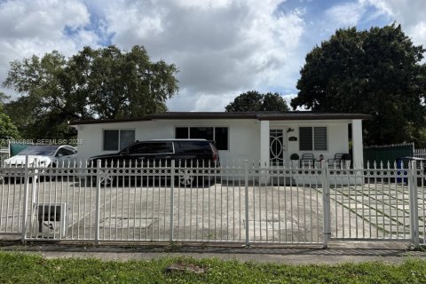 House in Hollywood, Florida 3 bedrooms, 89.19 sq.m. № 2065096