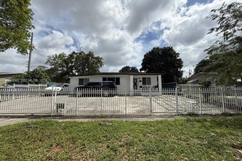 House in Hollywood, Florida 3 bedrooms, 89.19 sq.m. № 2065096 - photo 4