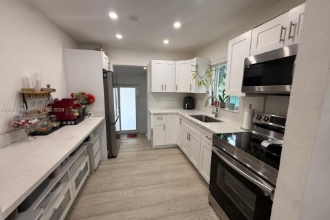 House in Hollywood, Florida 3 bedrooms, 89.19 sq.m. № 2065096 - photo 9