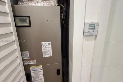 House in Hollywood, Florida 3 bedrooms, 89.19 sq.m. № 2065096 - photo 14