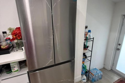 House in Hollywood, Florida 3 bedrooms, 89.19 sq.m. № 2065096 - photo 11