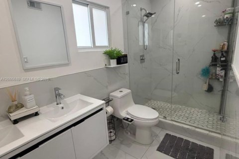 House in Hollywood, Florida 3 bedrooms, 89.19 sq.m. № 2065096 - photo 21