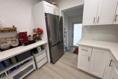 House in Hollywood, Florida 3 bedrooms, 89.19 sq.m. № 2065096 - photo 10