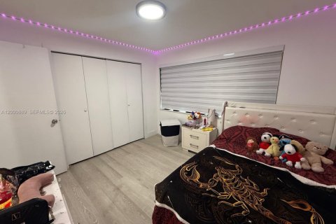 House in Hollywood, Florida 3 bedrooms, 89.19 sq.m. № 2065096 - photo 23