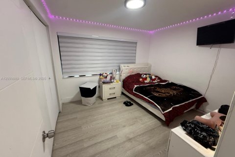 House in Hollywood, Florida 3 bedrooms, 89.19 sq.m. № 2065096 - photo 24