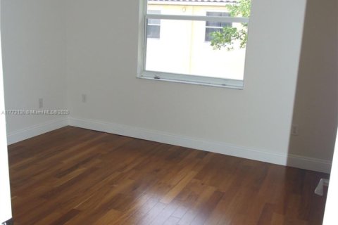 Townhouse in Miramar, Florida 3 bedrooms, 157.93 sq.m. № 1811280 - photo 9