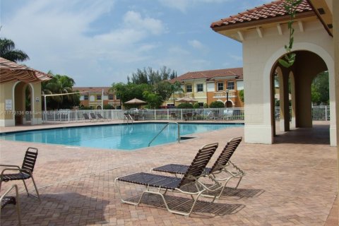 Townhouse in Miramar, Florida 3 bedrooms, 157.93 sq.m. № 1811280 - photo 19