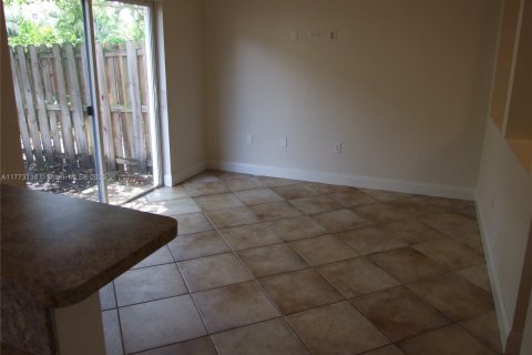 Townhouse in Miramar, Florida 3 bedrooms, 157.93 sq.m. № 1811280 - photo 6