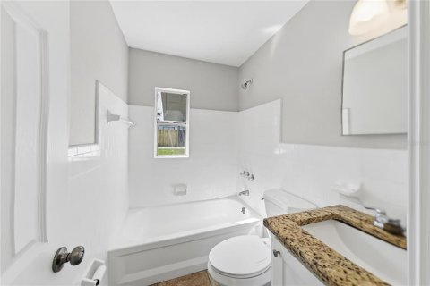 Villa ou maison à vendre à Tampa, Floride: 3 chambres, 133.22 m2 № 2411667 - photo 16
