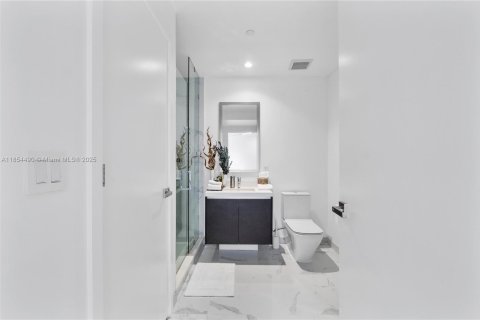 Condo in Miami, Florida, 2 bedrooms  № 1872687 - photo 29