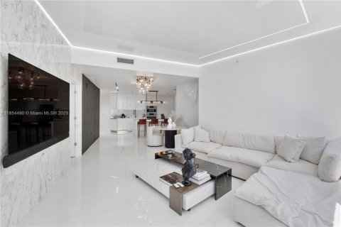 Condo in Miami, Florida, 2 bedrooms  № 1872687 - photo 8