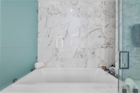 Condo in Miami, Florida, 2 bedrooms  № 1872687 - photo 22