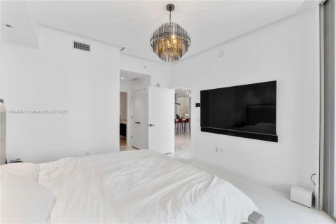 Condo in Miami, Florida, 2 bedrooms  № 1872687 - photo 21