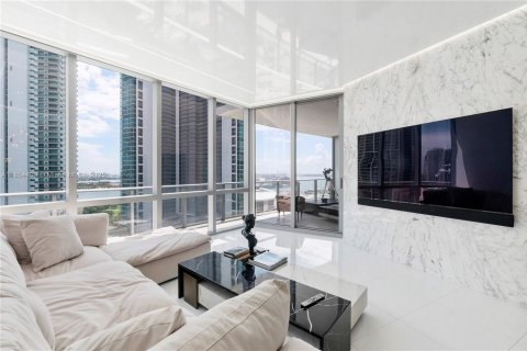 Condo in Miami, Florida, 2 bedrooms  № 1872687 - photo 1