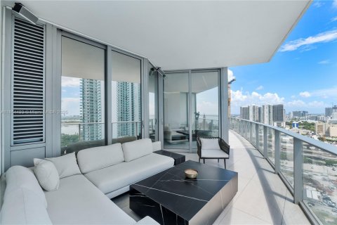 Condo in Miami, Florida, 2 bedrooms  № 1872687 - photo 16