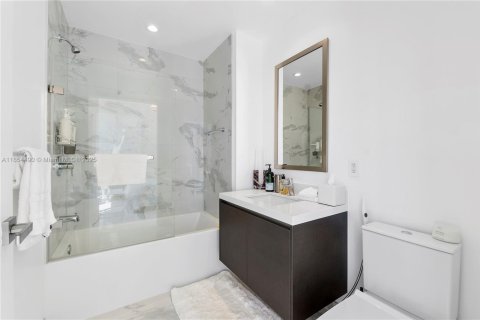 Condo in Miami, Florida, 2 bedrooms  № 1872687 - photo 28