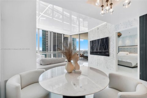 Condo in Miami, Florida, 2 bedrooms  № 1872687 - photo 2