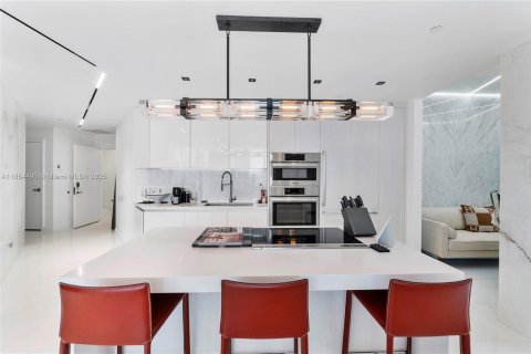 Condo in Miami, Florida, 2 bedrooms  № 1872687 - photo 9
