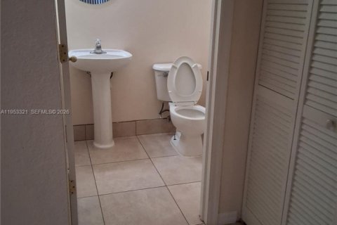 Adosado en alquiler en Margate, Florida, 3 dormitorios, 141.03 m2 № 2055084 - foto 5