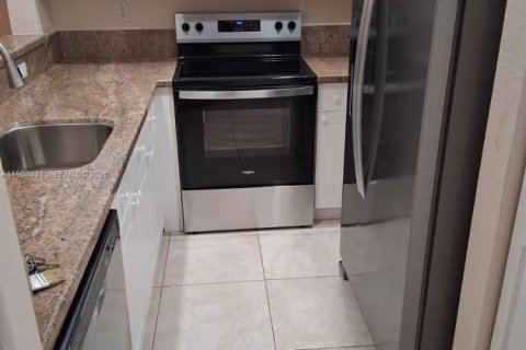 Adosado en alquiler en Margate, Florida, 3 dormitorios, 141.03 m2 № 2055084 - foto 2