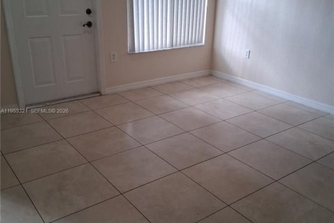 Adosado en alquiler en Margate, Florida, 3 dormitorios, 141.03 m2 № 2055084 - foto 4