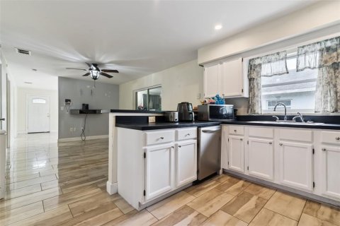 House in Sanford, Florida 3 bedrooms, 107.02 sq.m. № 2133108 - photo 9