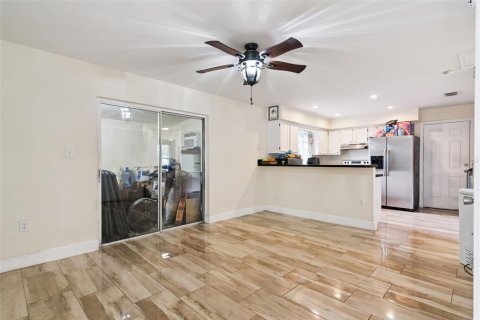 House in Sanford, Florida 3 bedrooms, 107.02 sq.m. № 2133108 - photo 7