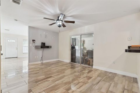 House in Sanford, Florida 3 bedrooms, 107.02 sq.m. № 2133108 - photo 4