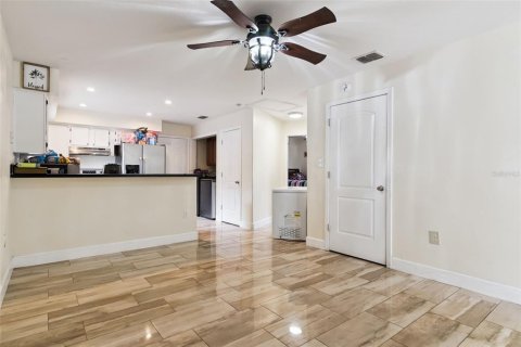 House in Sanford, Florida 3 bedrooms, 107.02 sq.m. № 2133108 - photo 8
