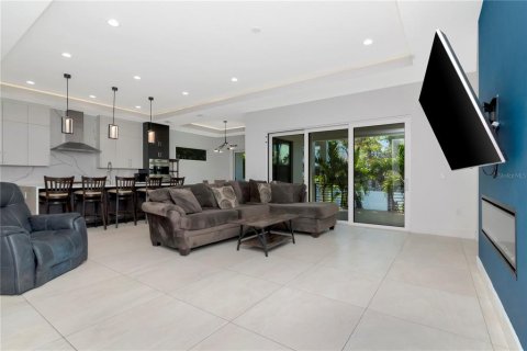 Villa ou maison à louer à Tampa, Floride: 4 chambres, 410.44 m2 № 1720465 - photo 13