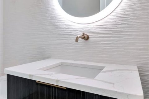 House in Tampa, Florida 4 bedrooms, 410.44 sq.m. № 1720465 - photo 29