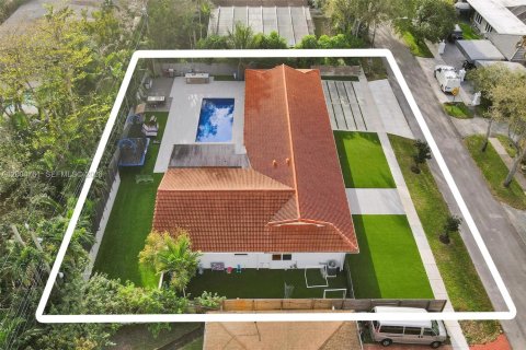 Villa ou maison à vendre à North Miami Beach, Floride: 5 chambres № 2068908 - photo 13