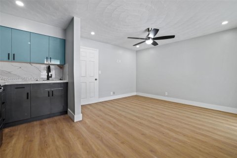 Immobilier commercial à vendre à Fort Lauderdale, Floride: 258.18 m2 № 2169431 - photo 20