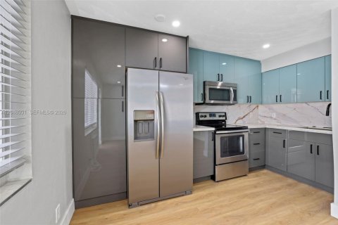 Immobilier commercial à vendre à Fort Lauderdale, Floride: 258.18 m2 № 2169431 - photo 18