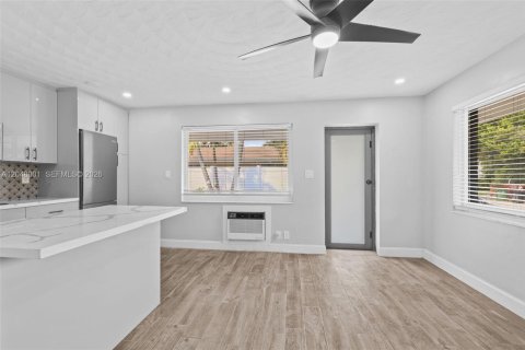 Immobilier commercial à vendre à Fort Lauderdale, Floride: 258.18 m2 № 2169431 - photo 4
