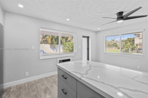 Immobilier commercial à vendre à Fort Lauderdale, Floride: 258.18 m2 № 2169431 - photo 8