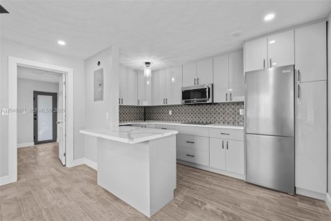 Immobilier commercial à vendre à Fort Lauderdale, Floride: 258.18 m2 № 2169431 - photo 5