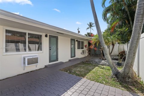 Immobilier commercial à vendre à Fort Lauderdale, Floride: 258.18 m2 № 2169431 - photo 13